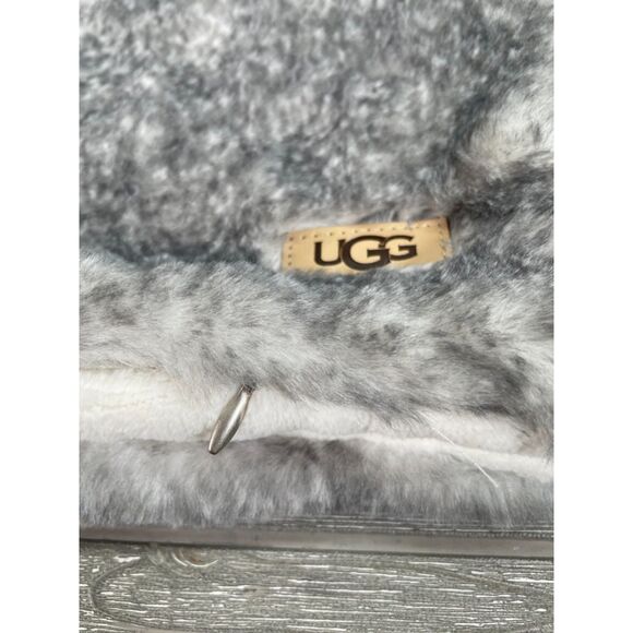 UGG Gray and White Pillowcase Sham Faux Fur Soft & Fluffy King Size 20 x 36" - Picture 2 of 11